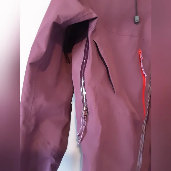 Arc'teryx Alpha SV Burgandy Coat w/ Gortex Pro Shell - Picture 5 of 15